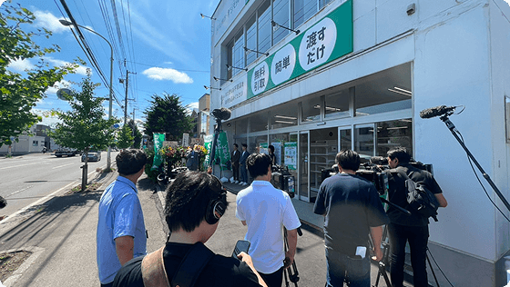 TVで話題のジモティスポットでの中古品の清掃作業の様子